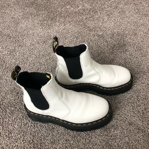 BRAND NEW Dr Martens 2976 smooth leather platform